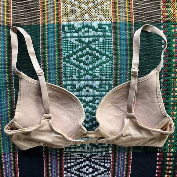 Victoria’s Secret Nude Plunge Bra - Picture 4 of 7